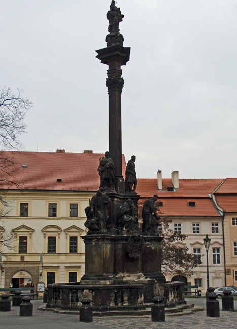 hradschiner_platz_pestsaeule_01